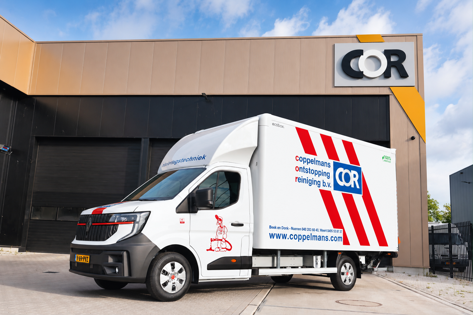 Coppelmans-bedrijfspand met een bedrijfswagen